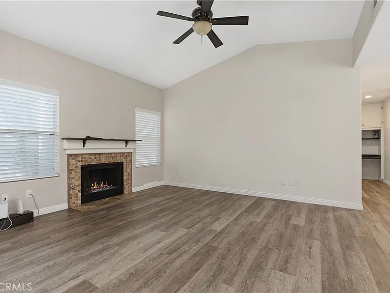 230 California Ct — Photo 11