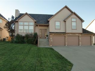 609 SW 33rd St, Lees Summit, MO 64082