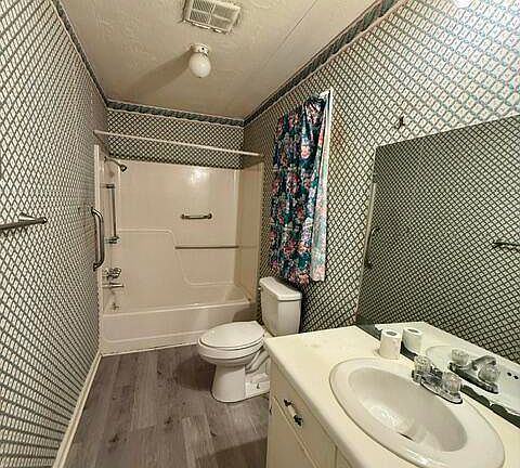 2nd image of 1188 Gloria St