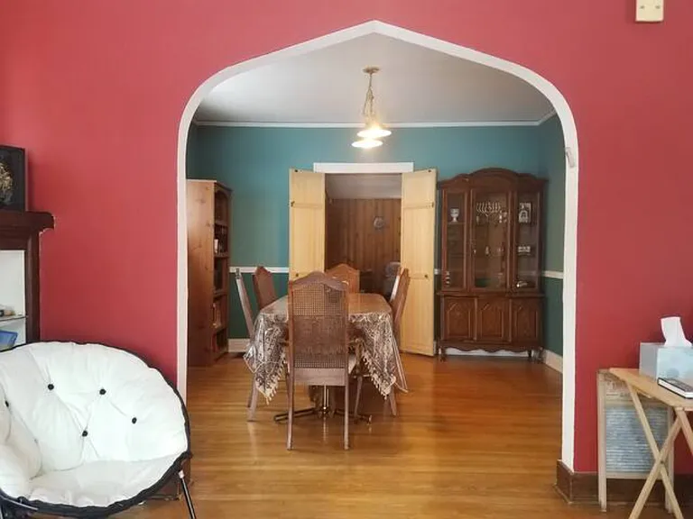 1131 E Victoria St — Photo 3