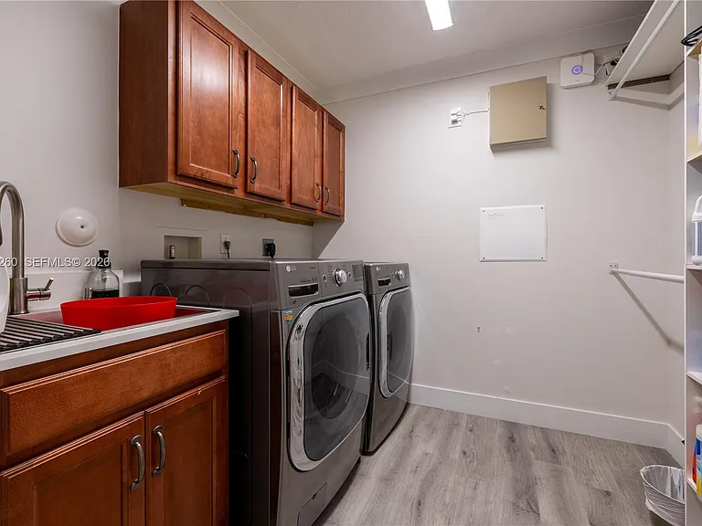8904 Maple Hill Ct — Photo 34