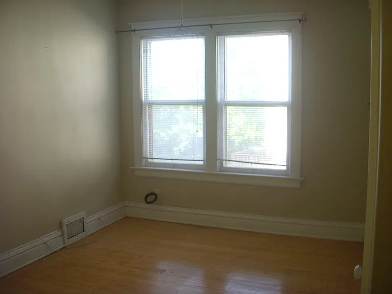 928 E 6th St #5 — Photo 11