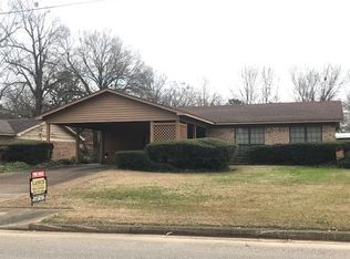 909 W 16th St, Hope, AR 71801