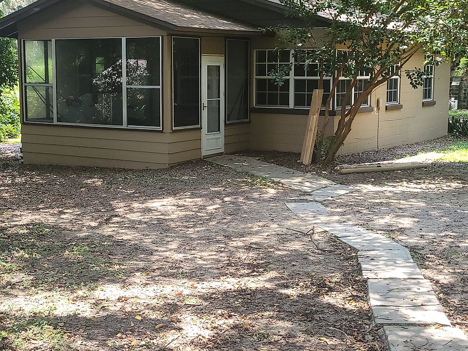 Outside of cottage. Right next to Howey Mansion