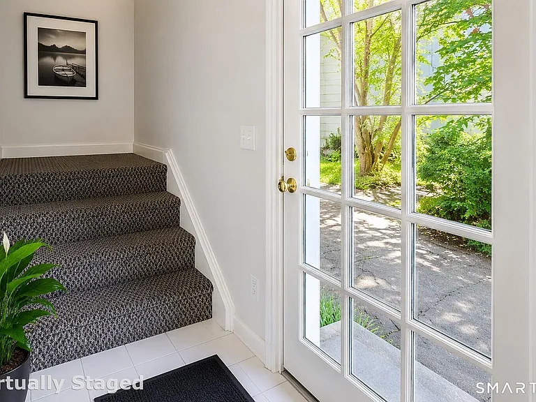 47 E Maple St — Photo 2