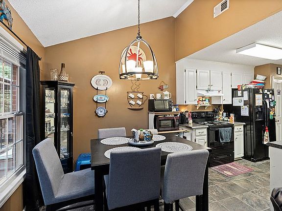 4th image of 157 Kathwood Dr