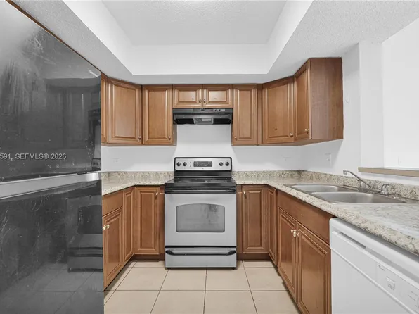 3680 N 56th Ave APT 806, Hollywood, FL 33021