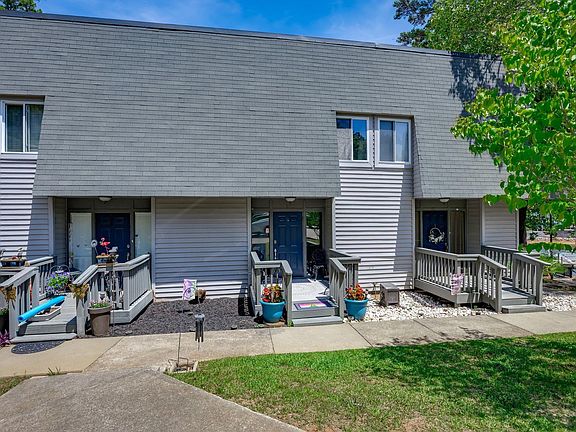 4th image of 301 Harbor Heights Dr APT 1C