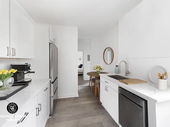 930 Saint Nicholas Avenue image 3 of 10