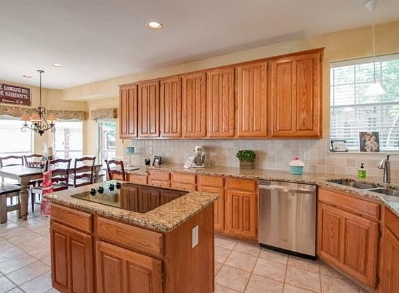 4th image of 713 Finch Ct