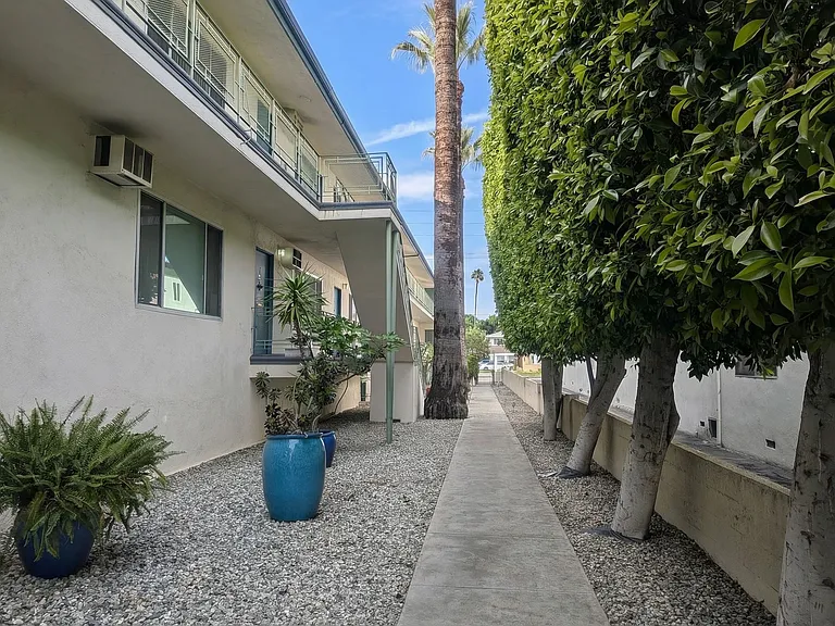 11936 Burbank Blvd — Photo 12