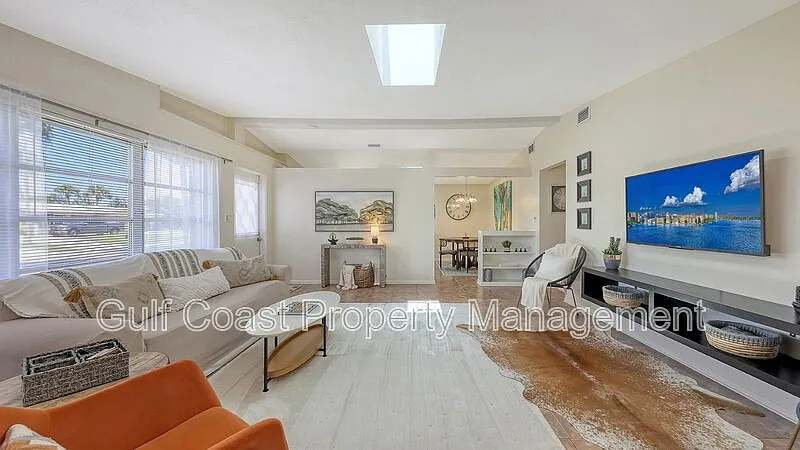 3 bed, 2.0 bath, 1420 sqft, $2,800 — Photo 3