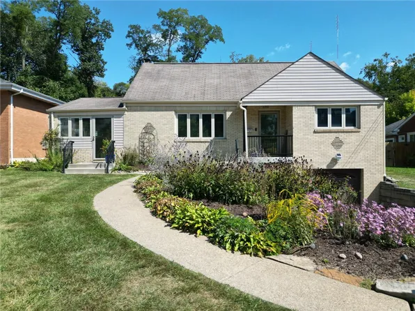 1021 Sanda Dr, Pittsburgh, PA 15227