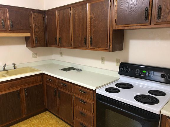 4th image of 404 S 25th St