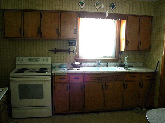 2nd image of 944 1st Ave