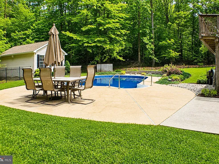 8809 Dove Dr — Photo 6