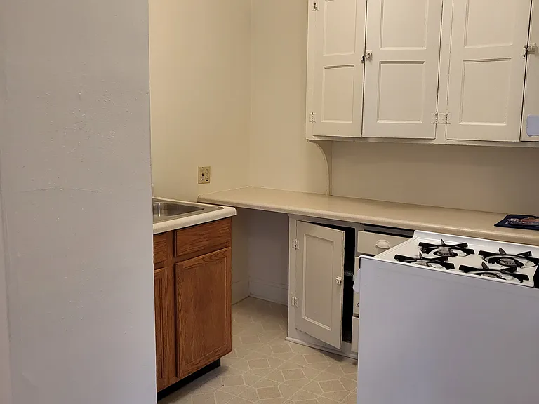 902 Grand Ave — Photo 17