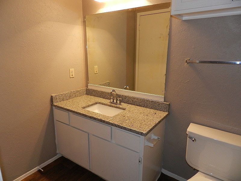 1st image of 4017 Victory Dr APT 119