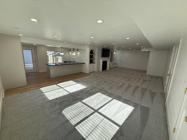 2156 W Thomas St — Photo 22