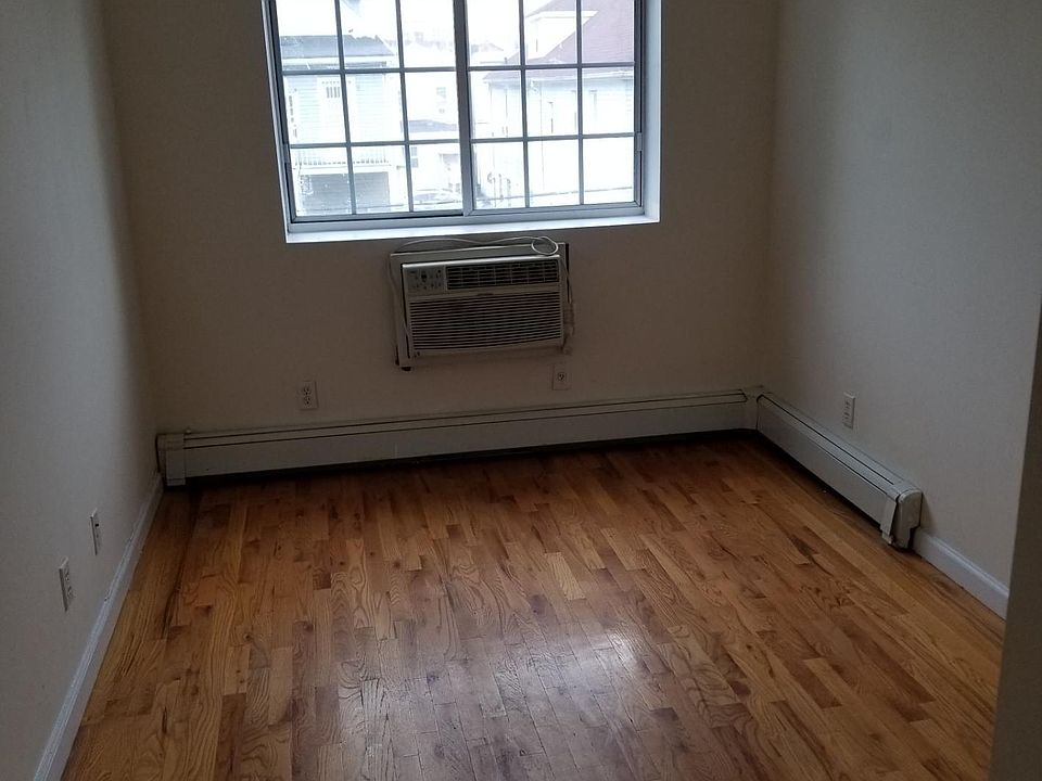 1st image of 10836 52nd Ave