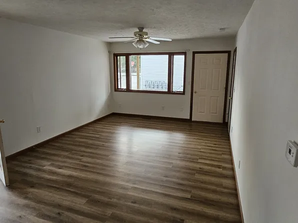 103 E Little St #B, Athens, IL 62613