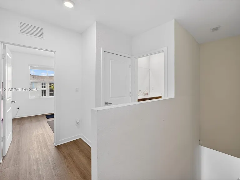 826 SE 17th St — Photo 17