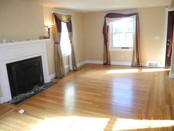 3rd image of 47 Ledgewood Dr