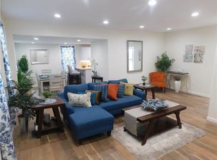 28 Middle St, Riverside, RI 02915