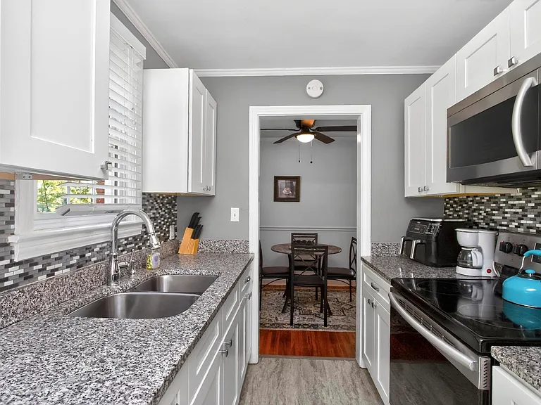 1911 Moran Ave #B — Photo 13