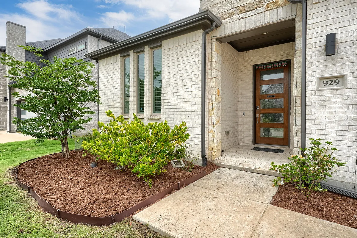 Building Photo - 929 Newcastle Dr