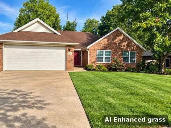 203 Blake Dr, Centerton, AR 72719