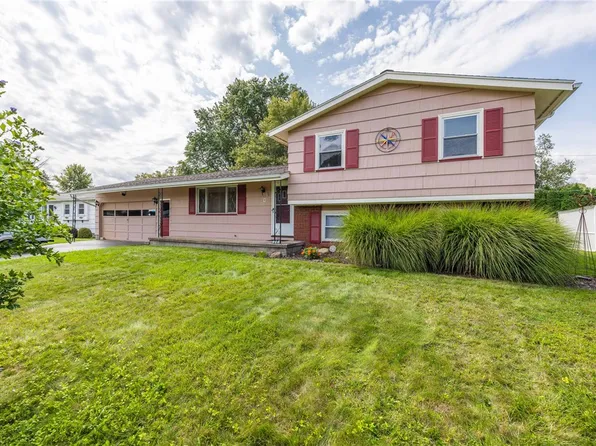 76 Grecian Pkwy, Rochester, NY 14626