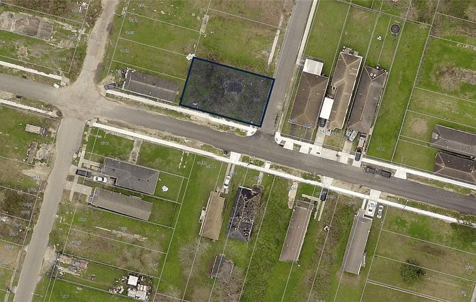 2nd image of 1900 Choctaw St