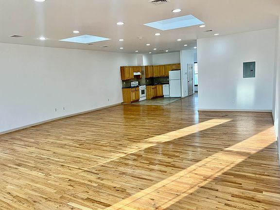 3rd image of 54 Graham Ave #4F