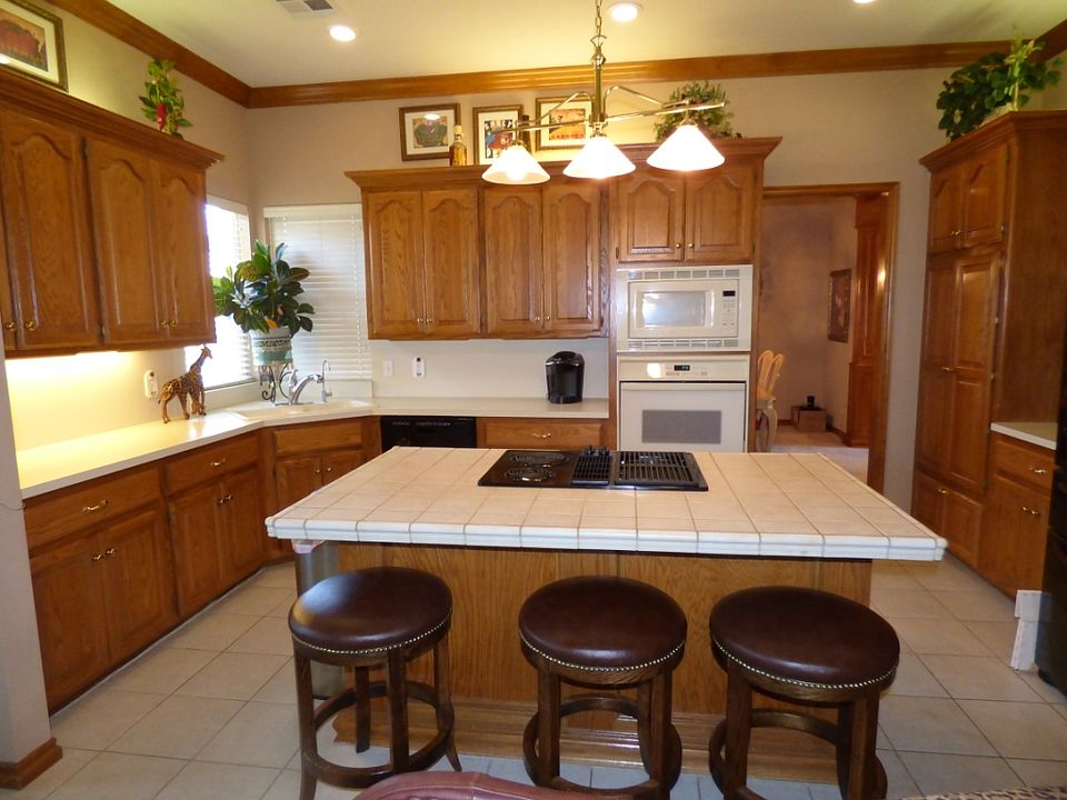 open kitchen to family room