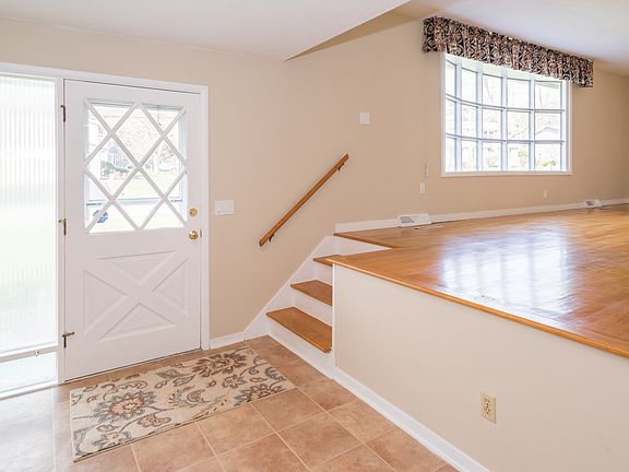 3rd image of 115 Saybrook Ln
