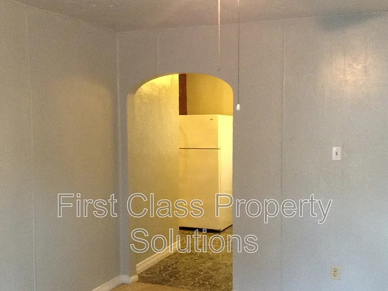 121 NW 29th St #3/4 — Photo 2