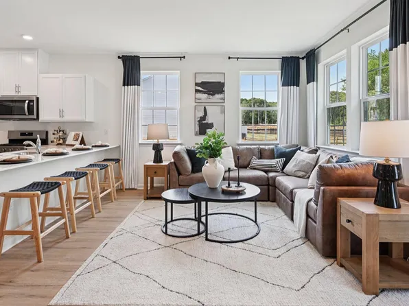 7 Reagan Dr, Runnemede, NJ 08078