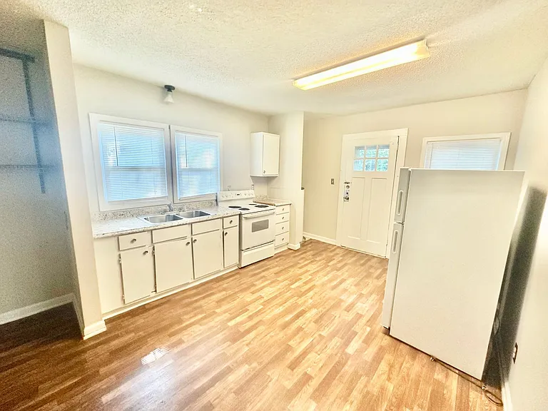 1417 Ebenezer Rd #B — Photo 6