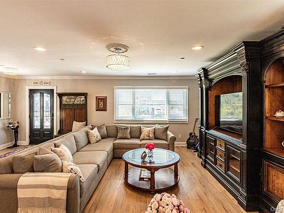 3rd image of 19 Pershing Avenue
