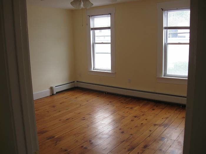 2nd image of 4 Livingston St #2