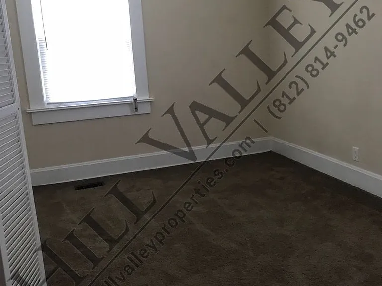 928 Center St — Photo 8