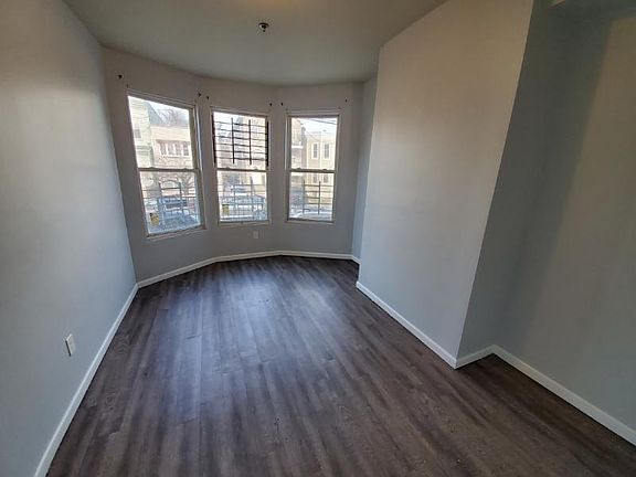 3rd image of 625 Bramhall Ave APT 1