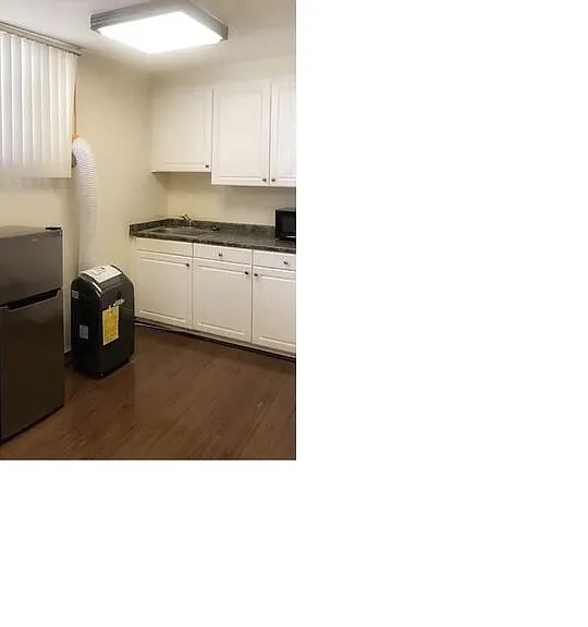 1481 S Shenandoah St #100 — Photo 4