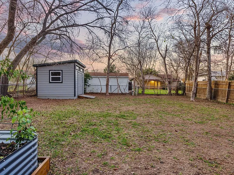 6904 Cherry Meadow Dr — Photo 26