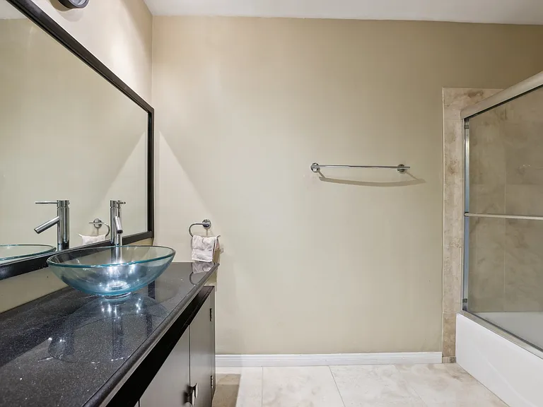 1827 S Barrington Ave #103 — Photo 11