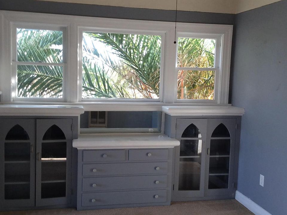 dining room with built-ins