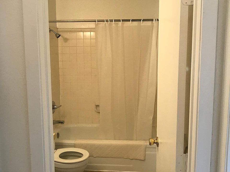 2nd image of 502 W Broadway St