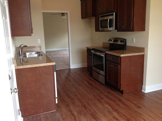 2nd image of 1724 Toulouse Ln