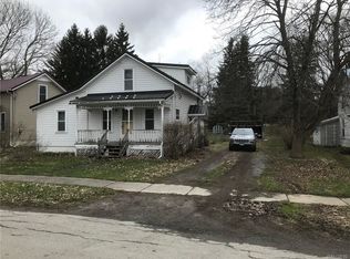 17 Maple St, Wyoming, NY 14591